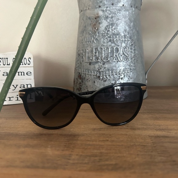 Burberry sunglasses - Picture 11 of 12